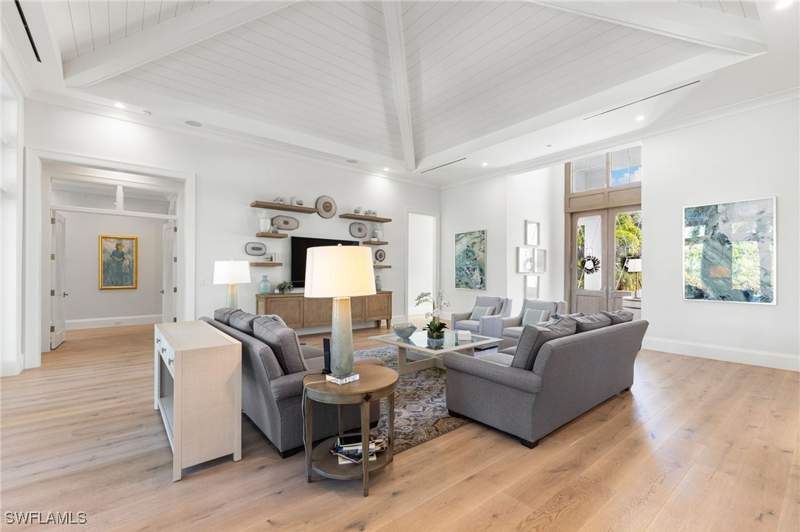 4 bedroom SingleFamilyResidence at 383 Cuddy Ct, Moorings, Naples — photo 4