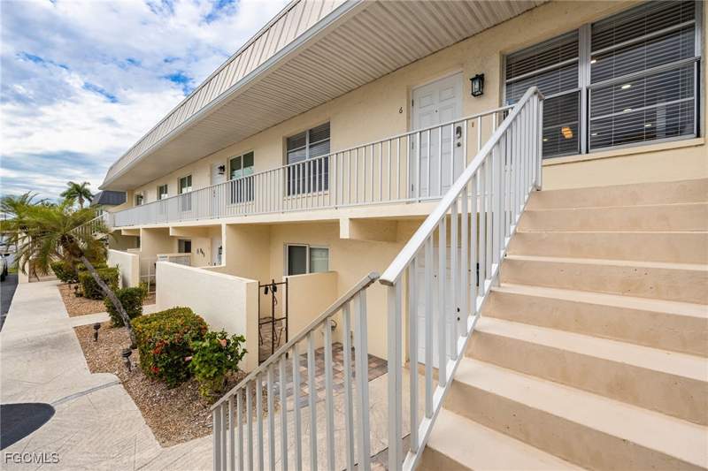 2 bedroom Condominium at 843 SE 46th Ln 6, Pine Breeze, Cape Coral — photo 4