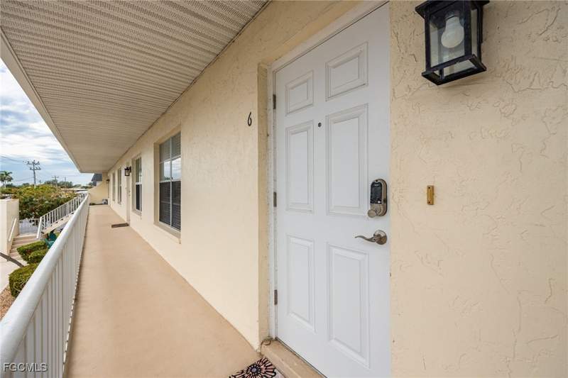 2 bedroom Condominium at 843 SE 46th Ln 6, Pine Breeze, Cape Coral — photo 5