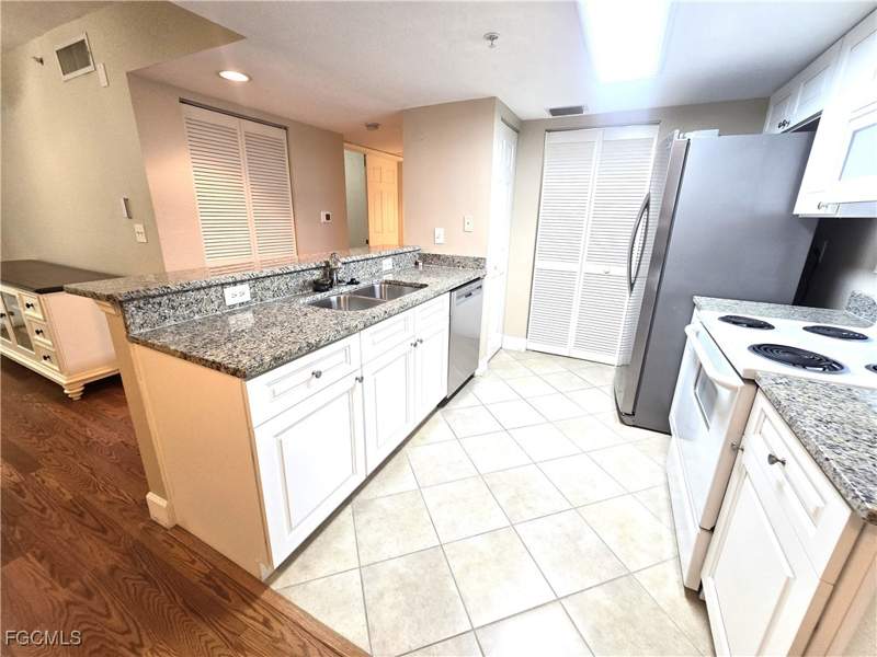 2 bedroom Condominium at 4122 Residence Dr 108, The Residence, Fort Myers — photo 5
