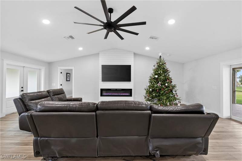 3 bedroom SingleFamilyResidence at 17060 Cypress Creek Dr, North Fort Myers, North Fort Myers — photo 4