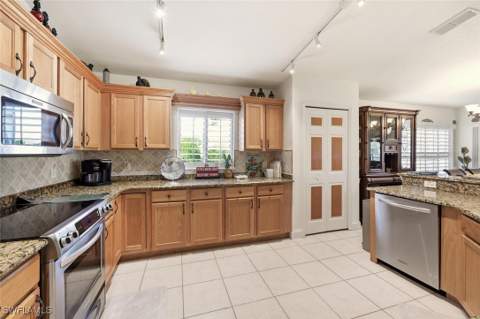 8401 Southbridge Dr 2, Estero FL - photo 15 of 46