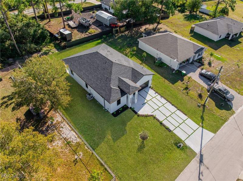 3 bedroom SingleFamilyResidence at 5008 N Obispo Cir, Port Labelle, Labelle — photo 4
