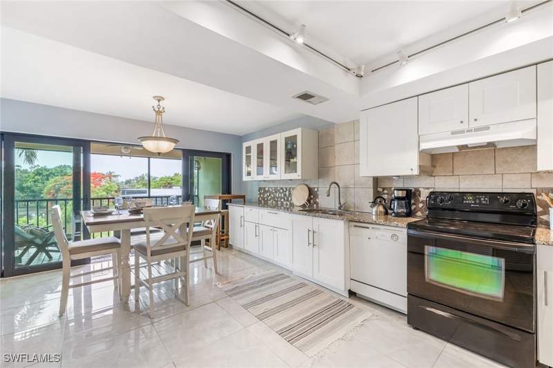 2 bedroom Condominium at 1724 Bald Eagle Dr 512C, Naples Bath And Tennis Club, Naples — photo 3