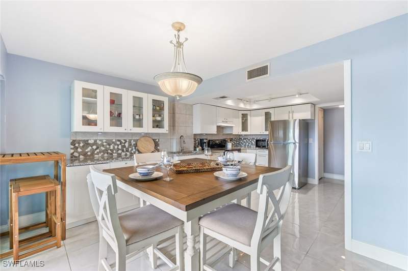 2 bedroom Condominium at 1724 Bald Eagle Dr 512C, Naples Bath And Tennis Club, Naples — photo 4