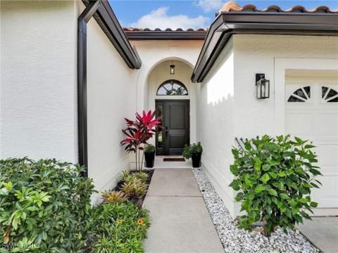 8850 Springwood Ct, Bonita Springs FL - photo 6 of 44