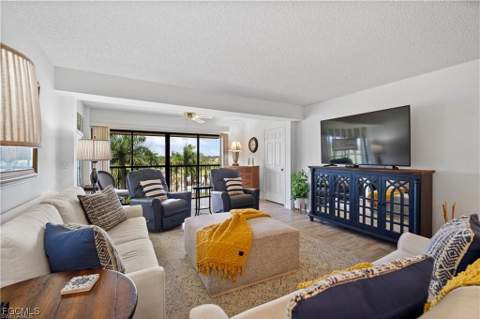 7430 Lake Breeze Dr 402, Fort Myers FL - photo 6 of 44