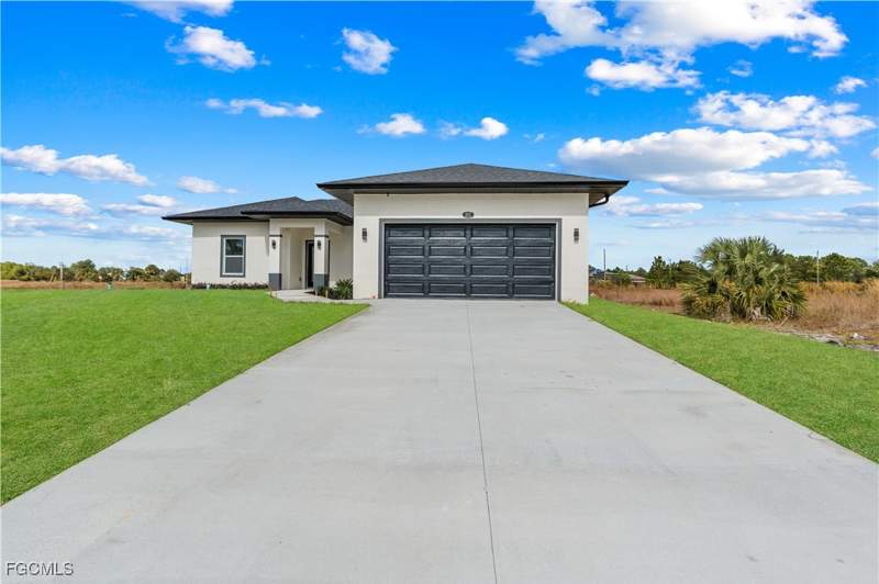 3 bedroom SingleFamilyResidence at 837 Colyer St E, Lehigh Acres, Lehigh Acres — photo 3