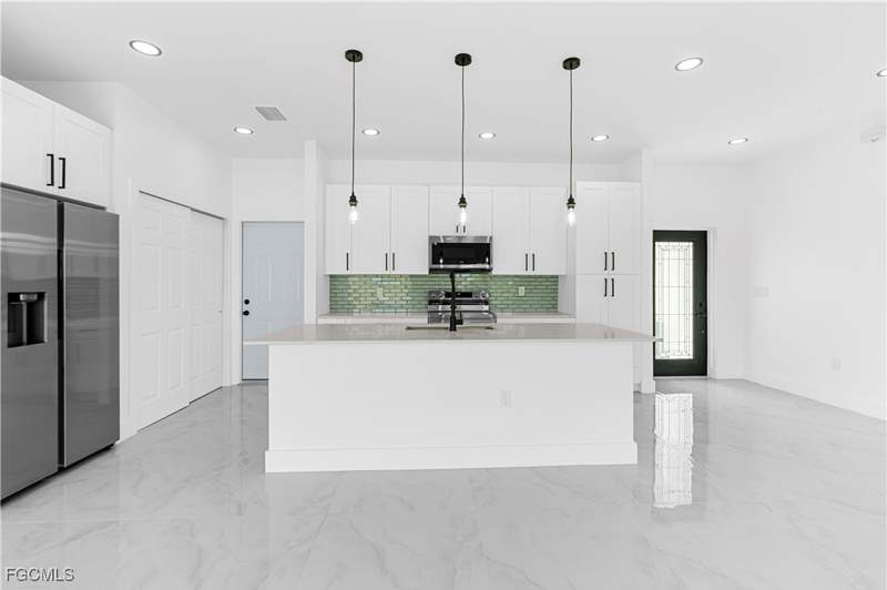3 bedroom SingleFamilyResidence at 837 Colyer St E, Lehigh Acres, Lehigh Acres — photo 5
