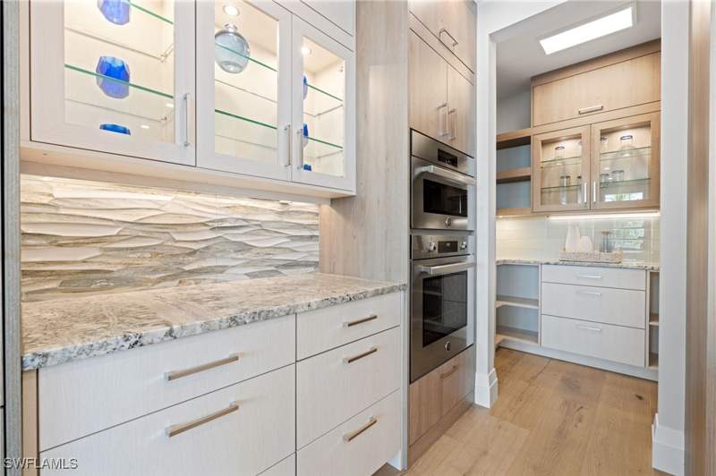 3 bedroom Attached at 121 Barefoot Cir 16, Villas At Barefoot Beach, Bonita Springs — photo 4