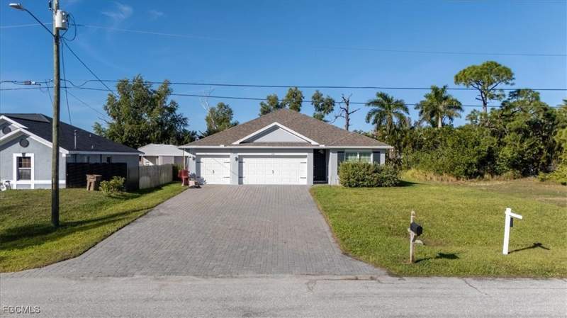 4 bedroom SingleFamilyResidence at 1216 NW 21st Pl, Cape Coral, Cape Coral — photo 2