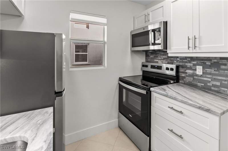 2 bedroom Condominium at 641 12th Ave S 641, Everglades Club, Naples — photo 3