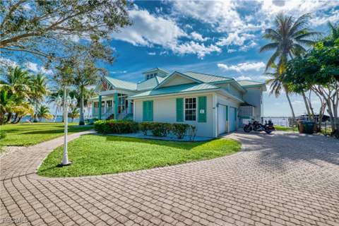 1218 Flamingo Dr, Cape Coral FL - photo 11 of 48