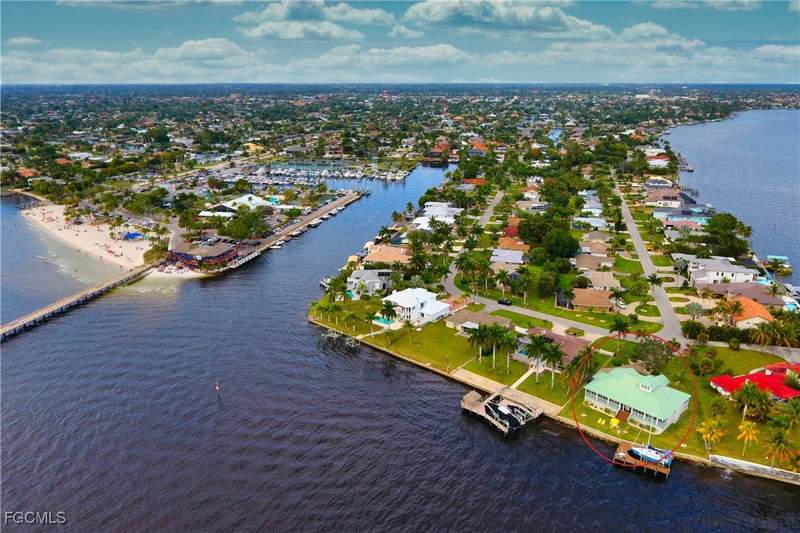3 bedroom SingleFamilyResidence at 1218 Flamingo Dr, Cape Coral, Cape Coral — photo 2