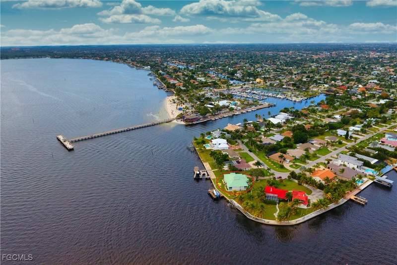 3 bedroom SingleFamilyResidence at 1218 Flamingo Dr, Cape Coral, Cape Coral — photo 3