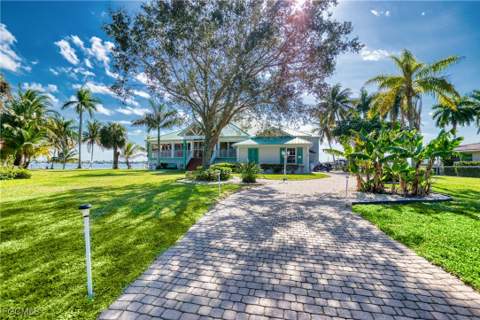 1218 Flamingo Dr, Cape Coral FL - photo 6 of 48