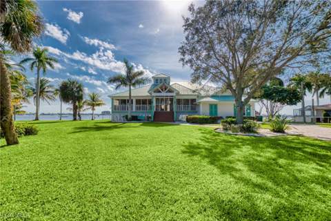 1218 Flamingo Dr, Cape Coral FL - photo 7 of 48
