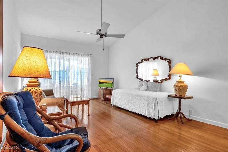 1 bedroom Condominium at 403 SE 43rd Ter 11, Country Club Estates Condo, Cape Coral — photo 2