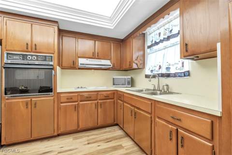403 SE 43rd Ter 11, Cape Coral FL - photo 9 of 27