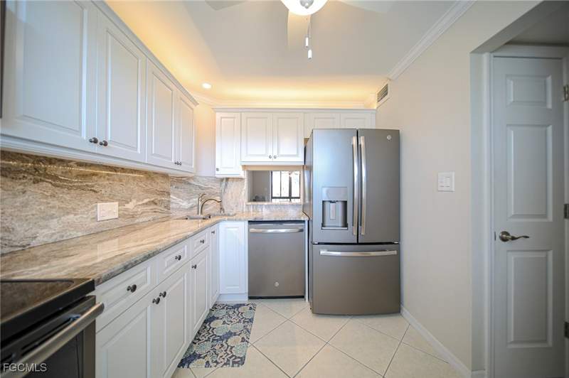 2 bedroom Condominium at 5959 Winkler Rd 206, Bermuda Club Condo, Fort Myers — photo 3