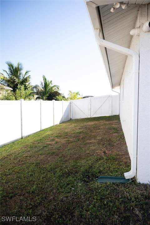 113 NE 11th Ter, Cape Coral FL - photo 6 of 30