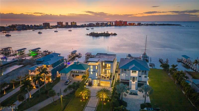 6 bedroom SingleFamilyResidence at 793 San Carlos Dr, San Carlos On The Gulf, Fort Myers Beach — photo 2