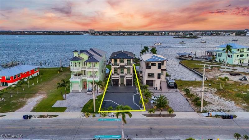 4 bedroom SingleFamilyResidence at 441 Estero Blvd, Island Shores, Fort Myers Beach — photo 2