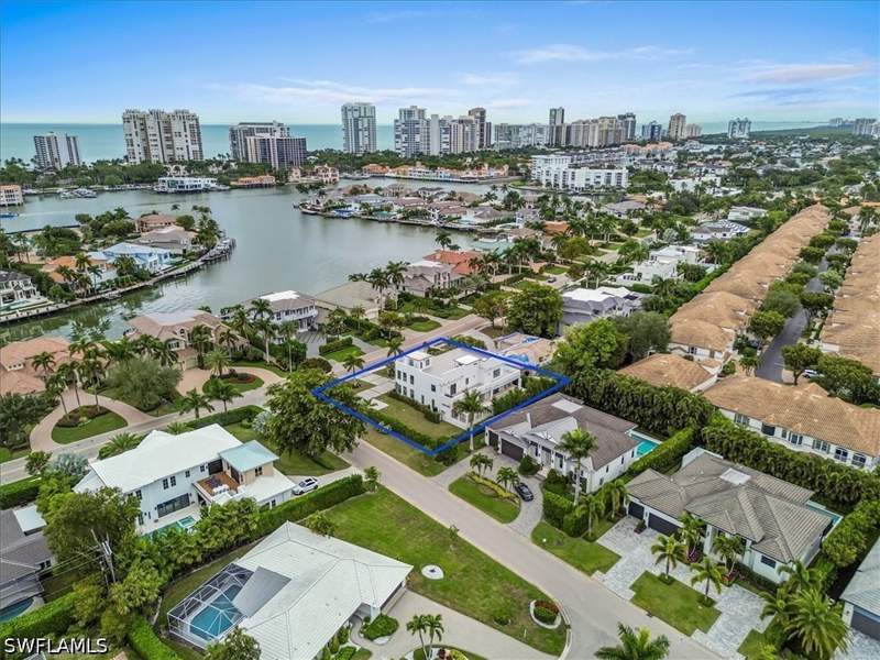 4 bedroom SingleFamilyResidence at 3800 Crayton Rd, Park Shore, Naples — photo 3