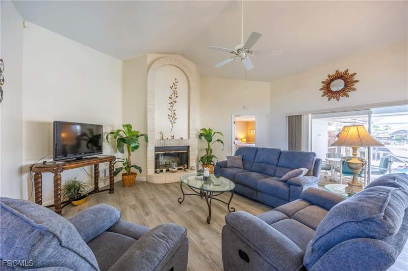 3 bedroom SingleFamilyResidence at 3316 SE 19th Pl, Palaco Grande, Cape Coral — photo 3