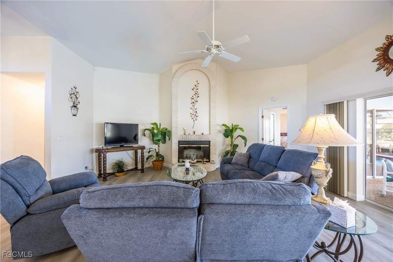 3 bedroom SingleFamilyResidence at 3316 SE 19th Pl, Palaco Grande, Cape Coral — photo 4