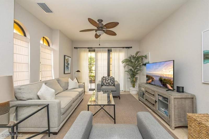 2 bedroom Condominium at 9105 Yuba Ln 7902, Ole, Naples — photo 5