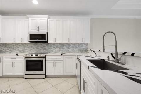 2082 E Tobago Cir, Fort Myers FL - photo 11 of 39
