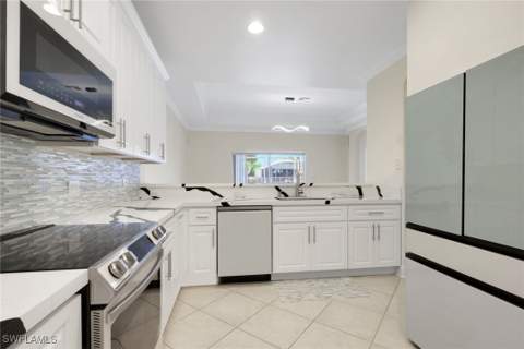2082 E Tobago Cir, Fort Myers FL - photo 13 of 39