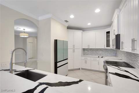 2082 E Tobago Cir, Fort Myers FL - photo 14 of 39