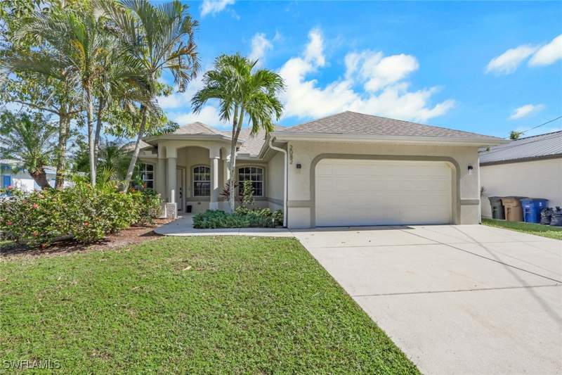 3 bedroom SingleFamilyResidence at 2082 E Tobago Cir, Fort Myers Shores, Fort Myers — photo 2