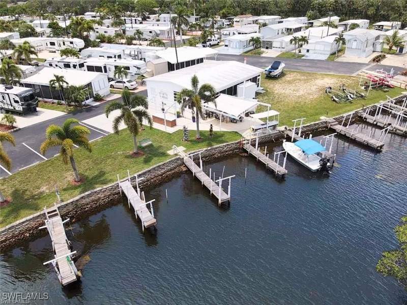 2 bedroom ManufacturedHome at 193 Carissa Ln 89, Holiday Manor, Naples — photo 3