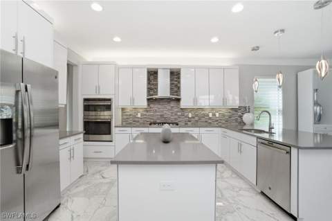 4654 Kensington CIR, Naples FL - photo 10 of 46