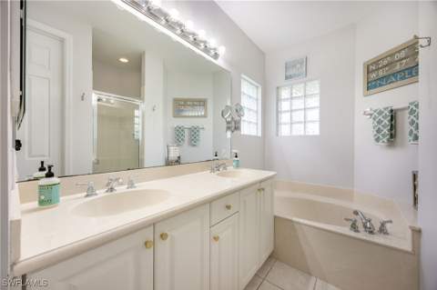1320 Mariposa Cir 104, Naples FL - photo 12 of 39