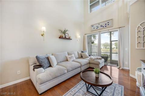 1320 Mariposa Cir 104, Naples FL - photo 6 of 39