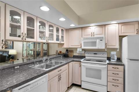 290 Newport Dr 107, Naples FL - photo 8 of 48