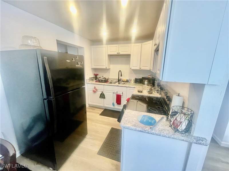 4 bedroom SingleFamilyResidence at 1339 5th Ave N, River Park, Naples — photo 5
