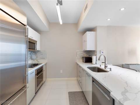 3000 Oasis Grand Blvd 1206, Fort Myers FL - photo 13 of 49