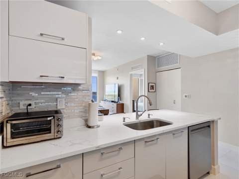 3000 Oasis Grand Blvd 1206, Fort Myers FL - photo 14 of 49