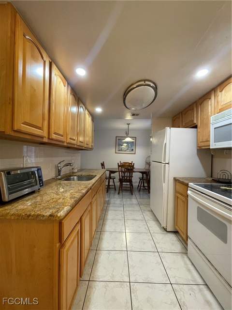 2366 E Mall Dr 304, Fort Myers FL - photo 7 of 42