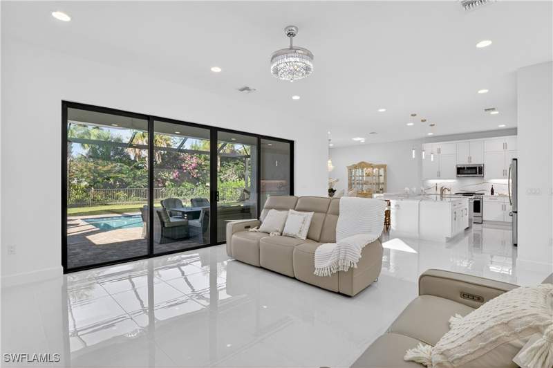 4 bedroom SingleFamilyResidence at 20908 Thistle Leaf Ln, Rivercreek In Estero, Estero — photo 4
