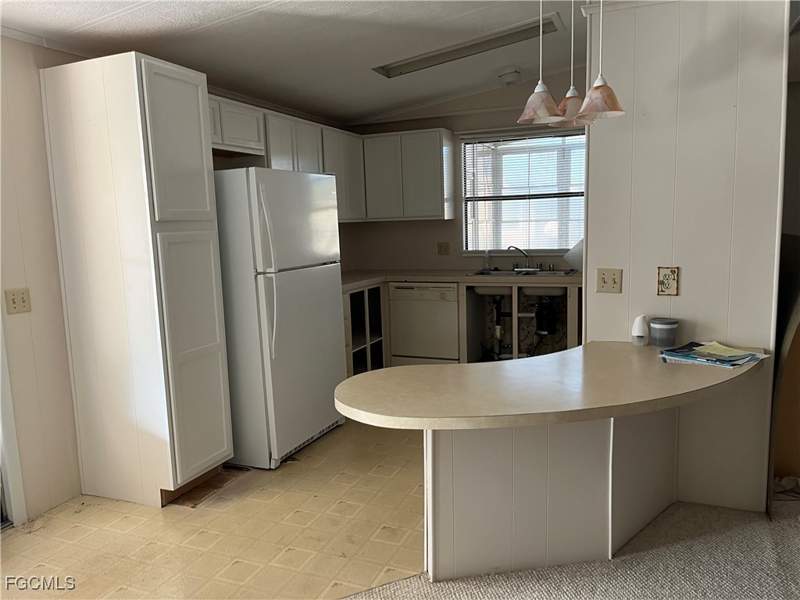 2 bedroom ManufacturedHome at 65 Sunset Cir, Horizon Village, North Fort Myers — photo 3
