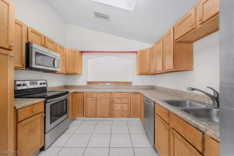 1302 NE 4th Ter, Cape Coral FL - photo 9 of 24