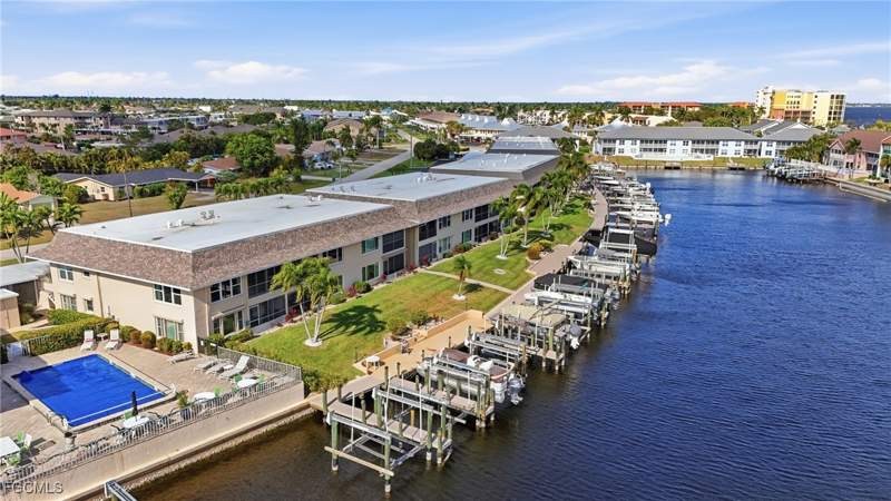 2 bedroom Condominium at 4229 SE 19th Pl 2B, Commodore Condo, Cape Coral — photo 3