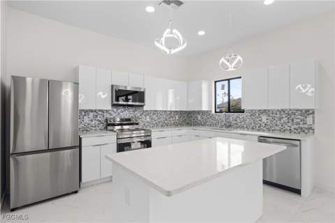 2810 NW 19th Ave, Cape Coral FL - photo 11 of 32