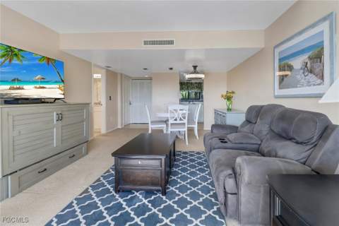 4240 Steamboat Bend 403, Fort Myers FL - photo 6 of 34